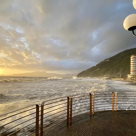 ベッド・アンド・ブレックファスト Lungomare Portoturistico キアーヴァリ